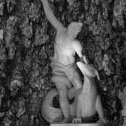 Salzburg Guide - Herkulesbrunnen - Skulptur von Herkules, der mit einer Keule einen Drachen erschlägt